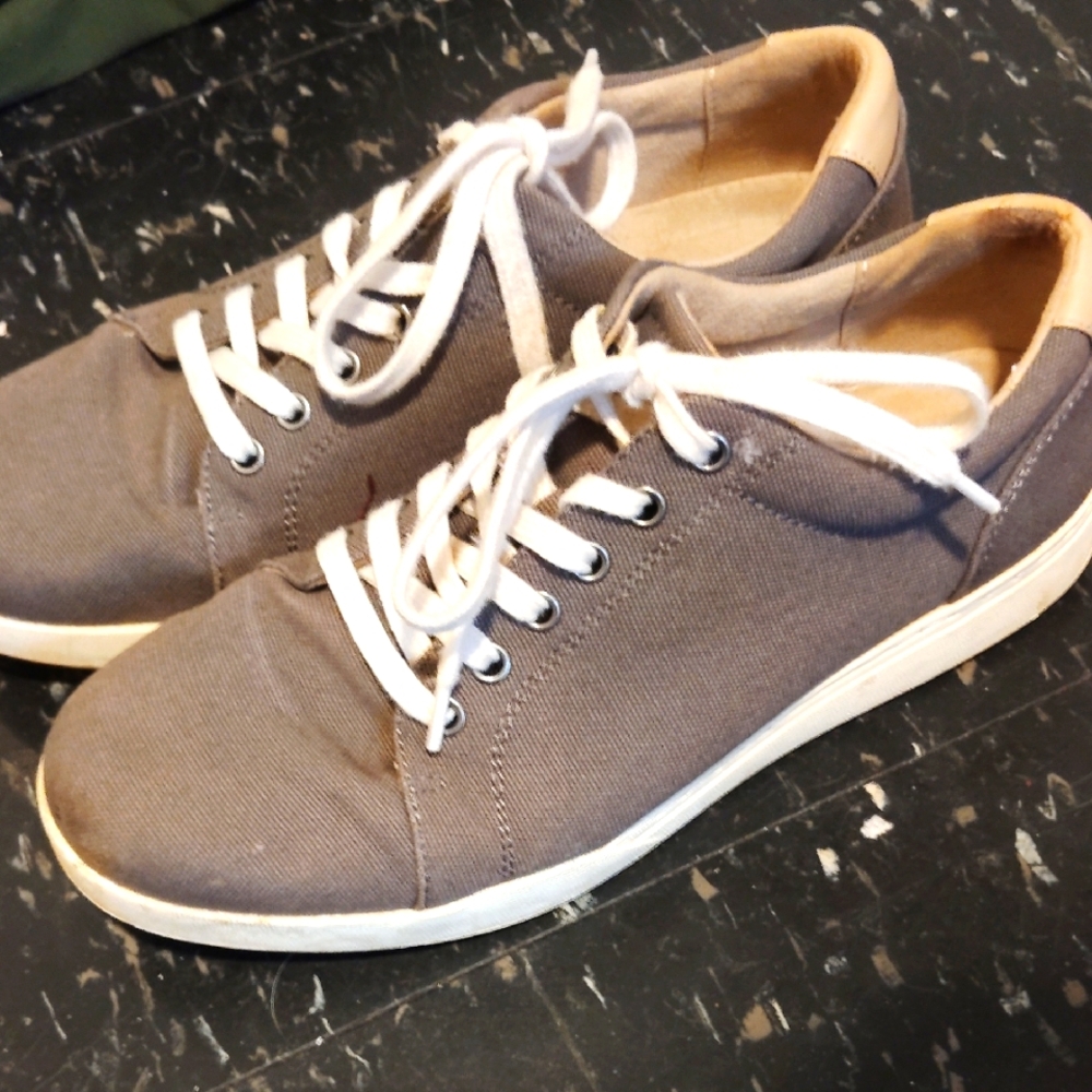 ABEO Size 8 Casual Gray Canvas Sneakers